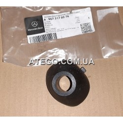 Пластикова втулка задньої підвіски кабіни Mercedes Atego Euro6 9673170076. Оригінал