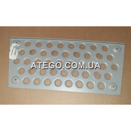 Металлическая накладка подножки Mercedes Atego 9736661328 (на колеса 17,5). Турция