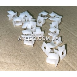 Гніздо на кліпсу кріплення панелі на торпеді кабіни Atego 0019880942 (до 2005). Оригінал