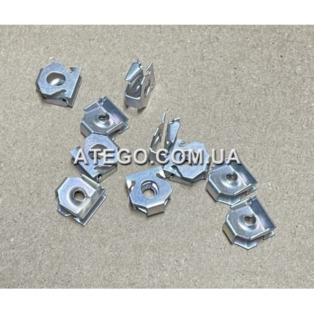 Закладная гайка панели кабины Mercedes Atego 0039941245. Оригинал