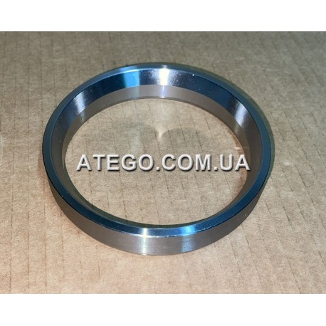 Опорне кільце сальника задньої ступиці Mercedes Atego 6523560015 (на колеса 19,5). AUGER