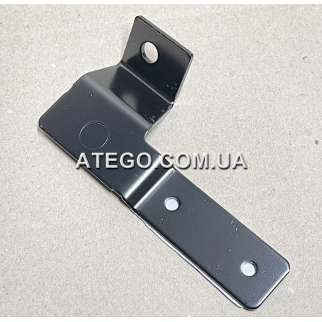 Боковой держатель накладки кабины Mercedes Atego 9738840515 правый. Оригинал