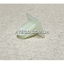 Дюбель кріплення обшивки кабіни Mercedes Atego 0009888425. Оригінал
