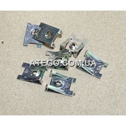 Закладная под болт крепления пластиковых элементов кабины Mercedes Atego 0049943645. Оригинал