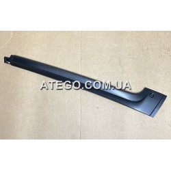 Накладка стойки кабины Mercedes Atego 9406981762 правая, короткая. Оригинал