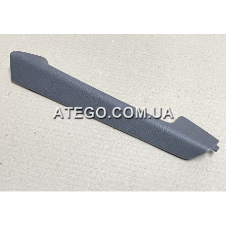 Накладка дверной карты Mercedes Atego 9407220208 правая (после 2006 года). Оригинал