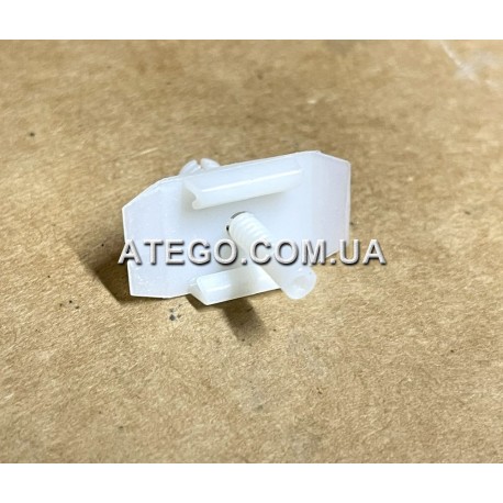 Дюбель кріплення карнизу шторки спальника Mercedes Atego 0006950214. Оригінал