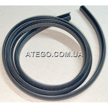 Нижний уплотнитель капота Mercedes Atego 9738880498. Оригинал