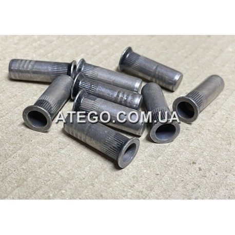 Закладна під гвинт кріплення пластикових елементів кабіни Mercedes Atego 0009903759 - 0019903859. Оригінал