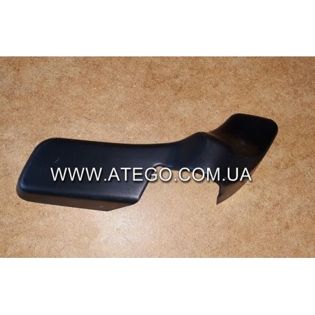 Верхняя накладка левого кронштейна зеркала Mercedes Atego 0008112907 (после 2005 года).