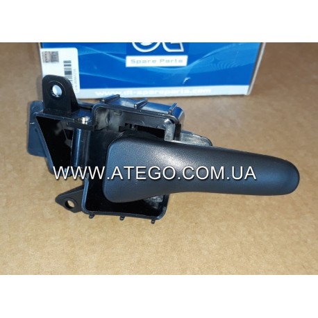 Внутрішня дверна ручка права Mercedes Atego 0007230135. DT