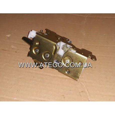 Верхня частина замка правих дверей Mercedes Atego. MEGA