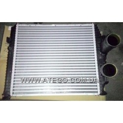 Радіатор інтеркулера Mercedes Atego (9705010201). BEHR
