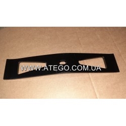 Прижимна металева накладка кріплення акумуляторів Mercedes Atego 9415410426. Оригінал