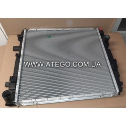 Радіатор охолодження Mercedes Atego 9705000403 (на 4 циліндровий двигун, з металевою рамою, товщина сот 42 мм). BEHR