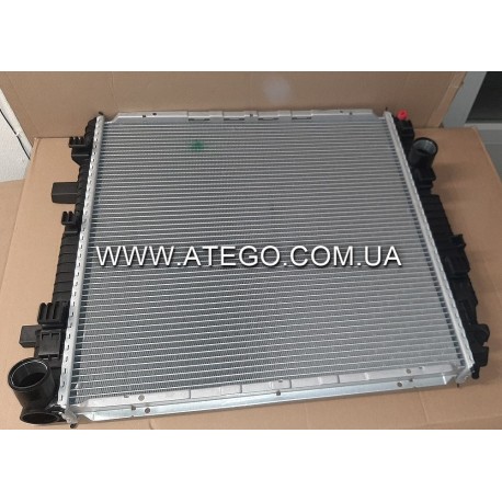 Радиатор охлаждения Mercedes Atego 9705000403 (на 4 цилиндровый двигатель, с металлической рамой, толщина сот 42 мм). BEHR