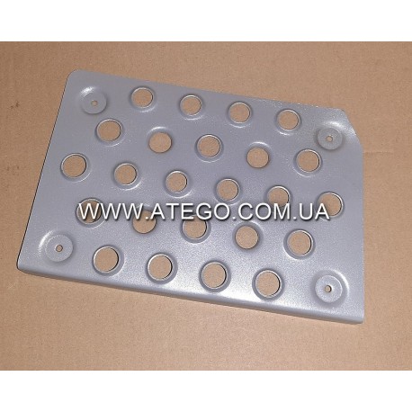 Нижня сходинка кабіни Mercedes Atego 9736661528 (ліва, на колеса 19,5). Туреччина